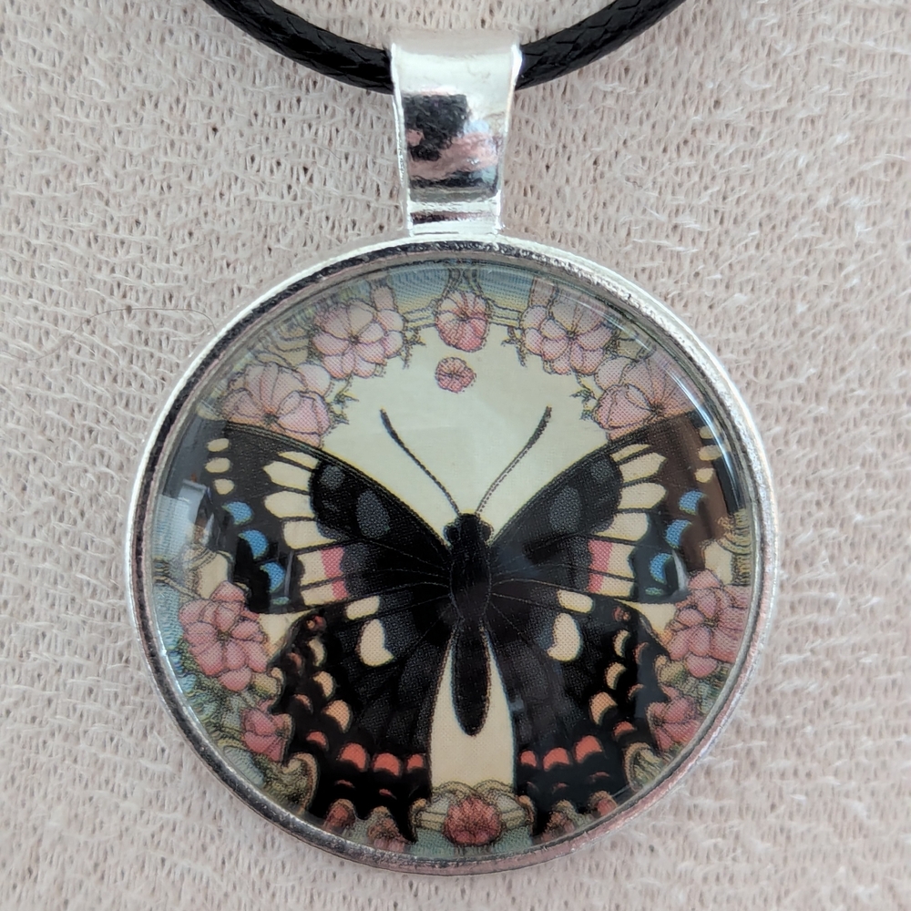 Charming Butterfly Pendant Necklace